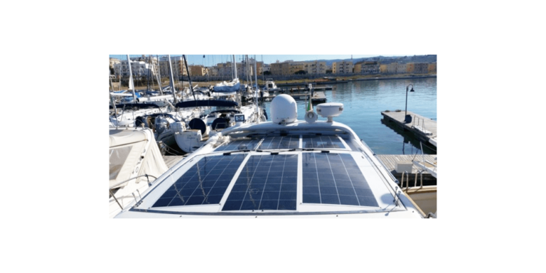 Placas solares en barcos de vela y motor para mejorar su autonomía eléctrica
